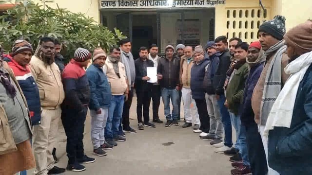 राष्ट्रीय पंचायती राज्य प्रधान संघ ने BDO डुमरियागंज को 14 सूत्रीय मांगों को लेकर सौंपा ज्ञापन