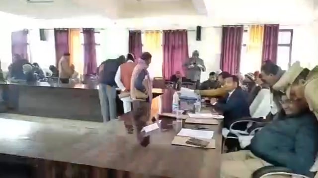 गोंडा मुख्य विकास अधिकारी की अध्यक्षता में संपूर्ण समाधान दिवस का हुआ आयोजन