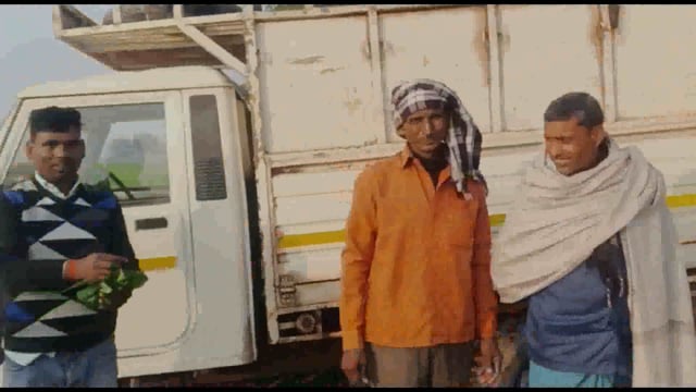 समाजसेवी राजेश यादव के प्रयास से अहियापुर गांव में लगा 25 केवी का ट्रांसफार्मर