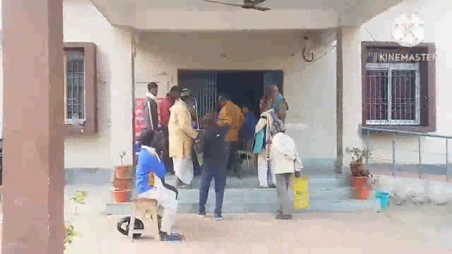 शनिवार को फुल्लीडुमर थाने पर भूमि विवाद संबंधी मामले के निपटारे हेतु आयोजित जनता दरबार में तीन मामले का हुआ निष्पादन