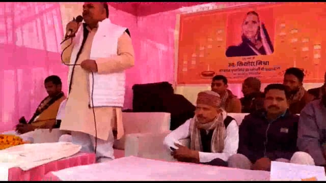 बीजेपी जिलाध्यक्ष हरिओम मिश्रा ने प्रथम पुण्यतिथि पर गरीबों में कम्बल वितरण किया
पत्रकारों को अंगवस्त्र देकर किया सम्मान