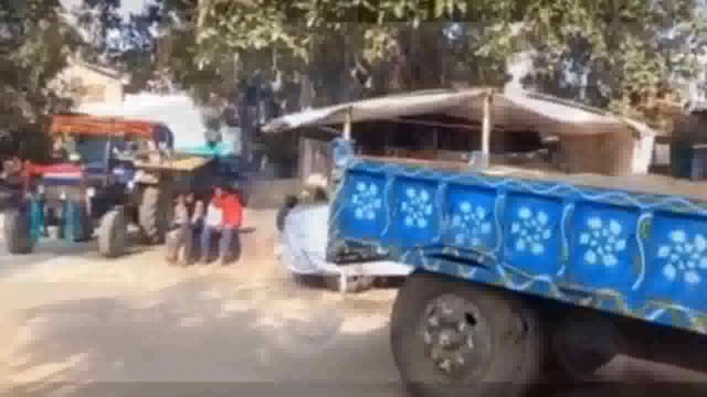 *खसिया महानय बालू घाट से अवैध बालू खनन करते दो ट्रैक्टर जब्त, चालक फरार*