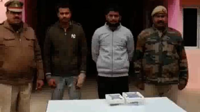 ब्लॉक कॉलोनी कशीसो रोड से दो वांछित अभियुक्तों को दो तमंचा 315 बोर दो कारतूस सहित खैर पुलिस ने किया गिरफ्तार भेजा जेल