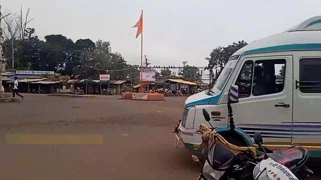 सिंदेवाही लोनवाही शहरातील राज्य महामार्गावरील ओव्हरलोड वाहतुकीमुळे नागरिक त्रस्त. 