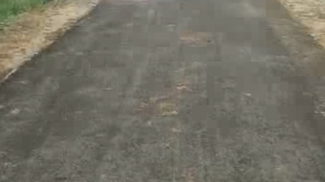 ठेकेदार व इंजीनियर ने बनाई ऐसी सड़क की ग्रामीणों में हुयी हलचल
सड़क निर्माण में मानकों की अनदेखी
मादुपुर से बहुचरा