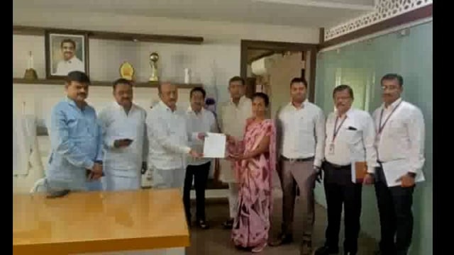 मयताच्या खातेदाराच्या वारसाला वीस लाख रुपये विमा रक्कम प्रदान