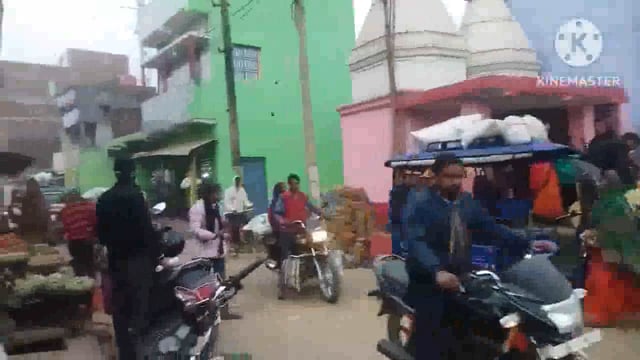 मकर संक्रांति पर्व को लेकर फुल्लीडुमर बाजार में उमड़ी लोगों की भीड़ जमकर हुई खरीदारी