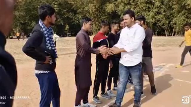 गांडेय प्रखंड के टोपैया में नाक आउट क्रिकेट टूर्नामेंट का शुभारंभ 