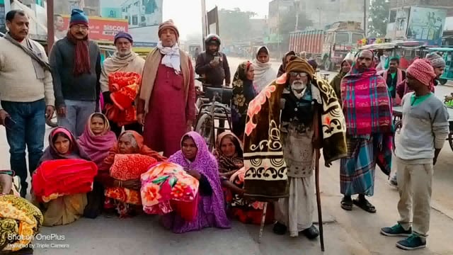 सूर्यगढ़ा के पत्रकारों के द्वारा सूरजगढ़ा नगर परिषद क्षेत्र के 50 जरूरतमंद लोगों के बीच कंबल का किया गया वितरण