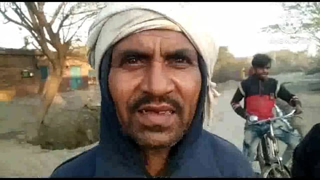 सहार ग्राम प्रधान की मनमानी से ग्रामीण परेशान ,की कीचड़ में चलने को मजबूर