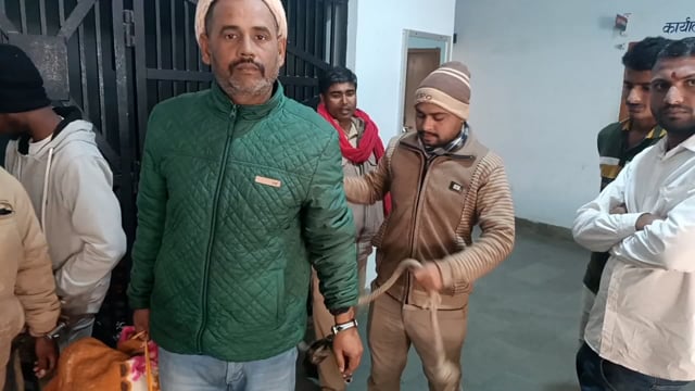 सूर्यगढ़ा थाना क्षेत्र के कटेहर गांव से एक वारंटी को गिरफ्तार कर उसे भेजा गया लखीसराय जेल