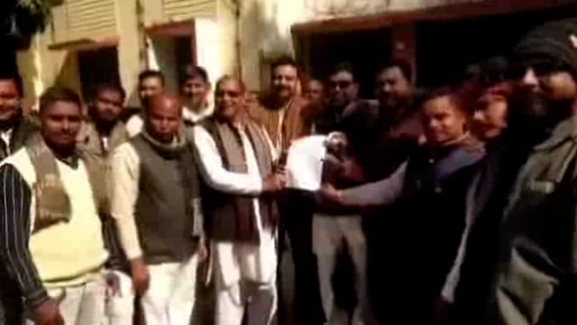 कोंच,ब्लाक कार्यालय पर प्रधानों ने की नारे बाजी,प्रधानमंत्री को भेजा 5 सूत्रीय ज्ञापन, जल्द निस्तारण की रखी मांग

