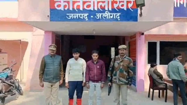 साहब सिंह की नगरिया से दो चोरों को इंजन का पंखा सहित खैर पुलिस ने किया गिरफ्तार भेजा जेल