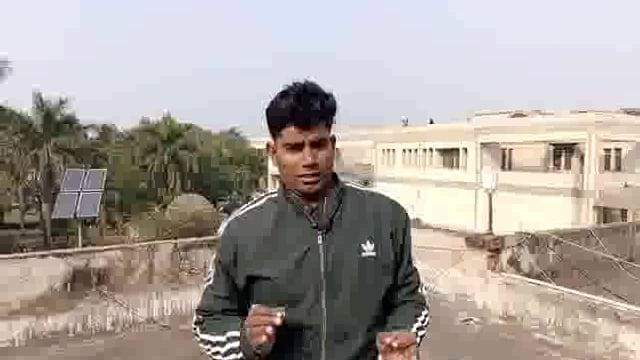 सिद्धार्थनगर में मोबाइल मार्केटिंग सिस्टम का विरोध करते प्रधान