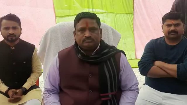 बलरामपुर:गुमड़ी ग्राम पंचायत में विशाल खिचड़ी भोज में पंहुचे सदर विधायक पलटूराम सुनिए क्या कुछ कहा।