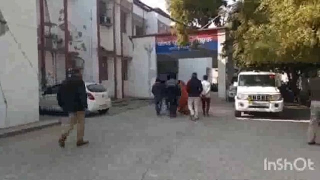 6 वर्षीय मासूम के साथ अश्लील हरकत किए जाने को लेकर परिजन पहुंचे वरिष्ठ पुलिस अधीक्षक के पास कार्यवाही की की मांग