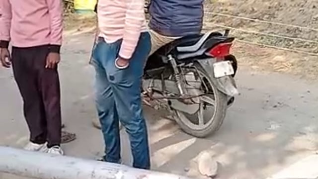 जालौन

अज्ञात वाहन की टक्कर से विधुत पोल नीचे गिरा
गनीमत रही कि कोई जनहानि नहीं हुई
लहचूरा गांव का मामला 