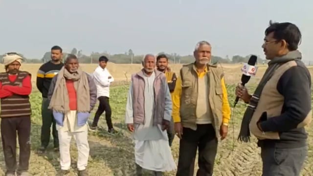 गंगा एक्सप्रेसवे मे जा रही जमीन का उचित मुवावजा नहीं मिलने से आक्रोशित किसानों ने खोला मोर्चा
ग्राम नौढ़िया डांडिया