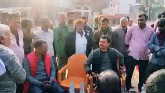 आप लोगों के लिए अगर डीएम एसडीएम से लड़ना पड़ा तो लड़ेंगे बढ़नी चाफा में सपा नेता चिंकू यादव