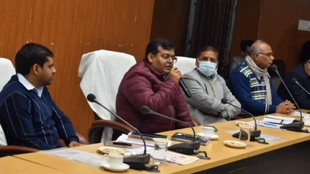 DM संजीव रंजन की अध्यक्षता में बेटी बचाओ, बेटी पढ़ाओ हस्ताक्षर अभियान कलेक्ट्रेट सभागार में सम्पन्न हुआ।