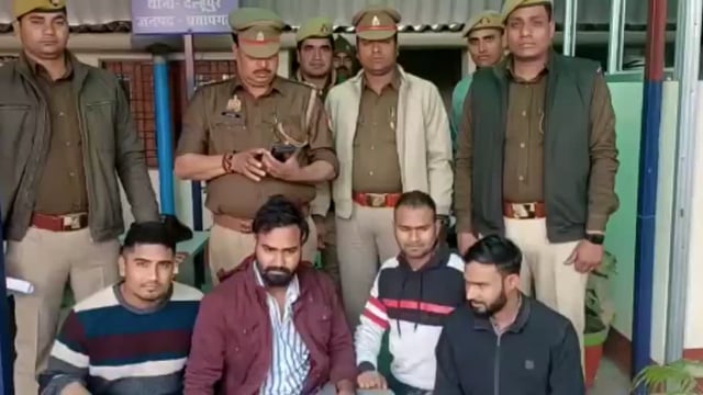 जमीनी विवाद में हुयी थी खूनी संघर्ष, ईलाज के दौरान एक कि मौत उपरांत चार अभियुक्त हत्या के केश में गिरफ्तार
PS द्वेलहुपुर