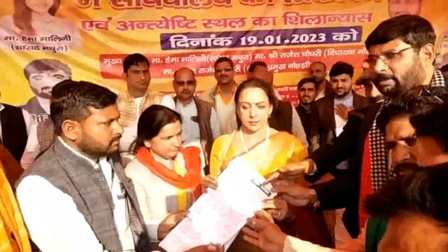 भाकियू लोकशक्ति ने यमुनाएक्सप्रेसवे पर कट के लिए सांसद व विधायक को सौपा ज्ञापन