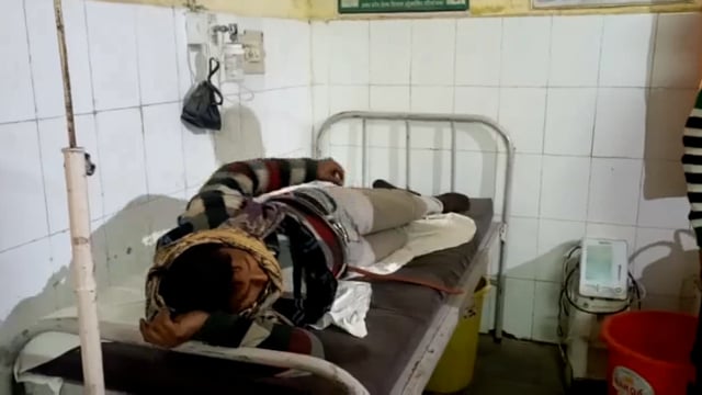 कोतवाली खेर गांव मानपुर के समीप बाइक फिसलने से एक युवक दो महिला हुई गंभीर घायल जिला अस्पताल रेफर