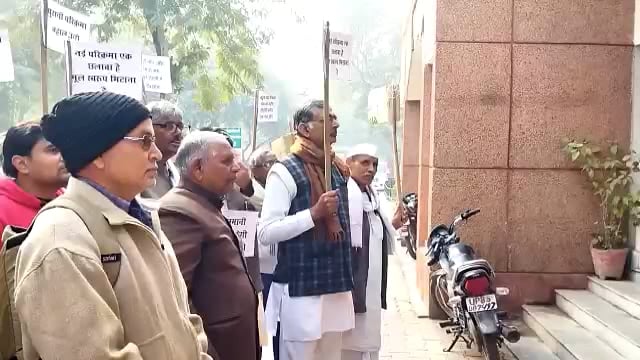 ब्रज चौरासी कोस की परिक्रमा का गर्माता मुद्दा: 6 फरवरी से सोनई में होगा अनशन: जिलाधिकारी मथुरा को सौंपा ज्ञापन 