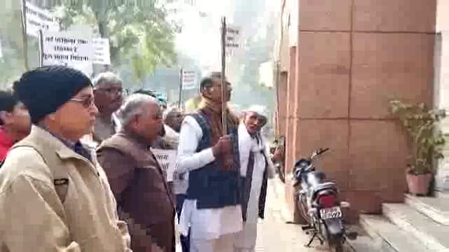 ब्रज चौरासी कोस परिक्रमा का गर्माता मुद्दा: 6 फरवरी 2023 से सोनई में होगा अनशन, जिलाधिकारी मथुरा को सौंपा ज्ञापन