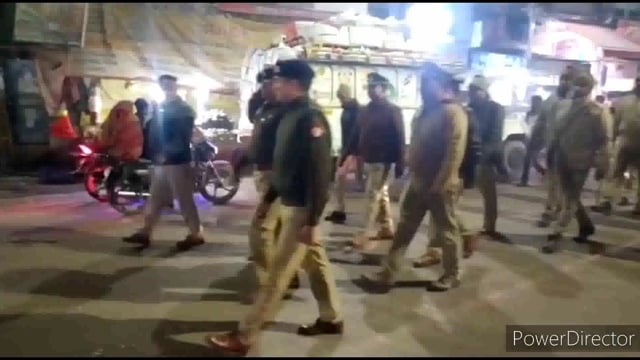 नानपारा कोतवाली क्षेत्र में अपर पुलिस अधीक्षक अशोक कुमार द्वारा नानपारा में किया गया पैदल गस्त सुरक्षा व्यवस्था का जायजा