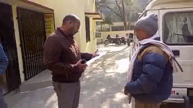 नरनी गांव में पहले प्रधानमंत्री आवास के लिये किया पात्र, बाद में किया अपात्र, बीडीओ महोली से मांगा इंसाफ..