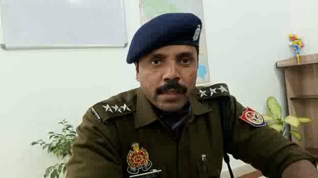 रानीपुर में मोबाइल छीन कर भाग रहे युवकों के बाइक  का पेट्रोल हुआ खत्म एक युवक धराया सिओ अजय विक्रम सिंह ने दी जानकारी