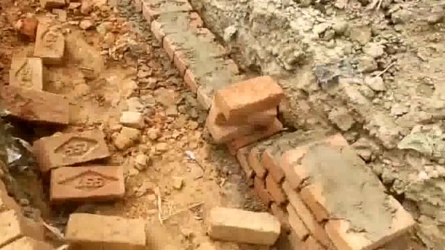 बिहार ब्लॉक के देवर पट्टी अंबेडकरनगर में क्षेत्र पंचायत से बन रही नाली के निर्माण में घोर लापरवाही हो रही उजागर ,