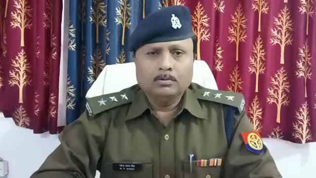 बिधूना कोतवाली क्षेत्र के भरथना रोड पर हुई लूट का सीओ विधूना महेंद्र प्रताप सिंह ने किया खुलासा 