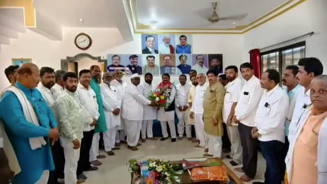 भाजपाचे विभागीय संघटन मंत्री संजय कौडगे यांचा माजी आमदार सुधाकर भालेराव यांच्या निवासस्थानी सत्कार