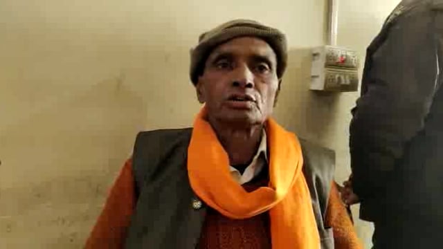 बलरामपुर गिद्धरैंया निवासी बुजुर्ग शख्स ने दबंगों पर बुनियाद उखाड़कर खड़ंजा लगवाने का लगाया आरोप।