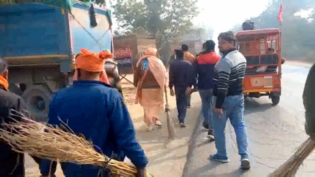 गांव उदलपुर इच्छापूर्ति धाम के महतने चलायास्वच्छता का अभियान