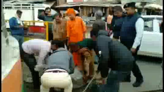 विहिप डॉ शिवेशानंद ने घायल पड़े गौवंश का पशु चिकित्सक को बुलवाकर करवाया उपचार
गौवंश सरंक्षण के लिए लगातार प्रयास जारी