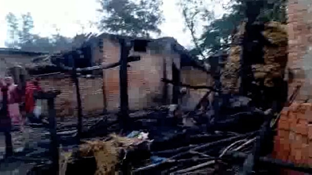 वजीरगंज के बनघुसरा मे अज्ञात कारणों से लगी आग में वृद्ध की दर्दनाक मौत, गृहस्थी जलकर राख