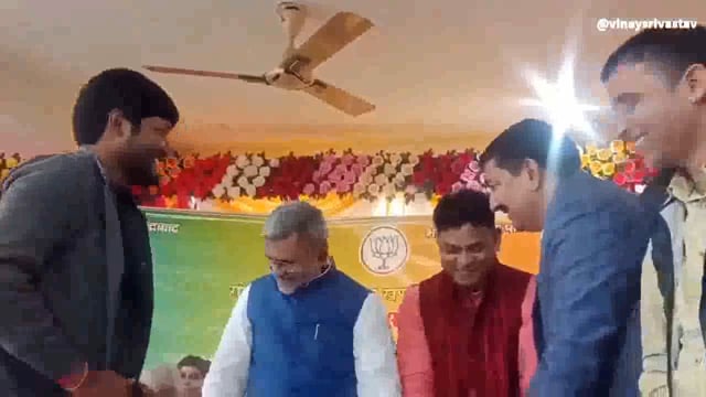 गोरखपुर फैजाबाद स्नातक भाजपा प्रत्याशी देवेंद्र सिंह मऊ पहुंचे