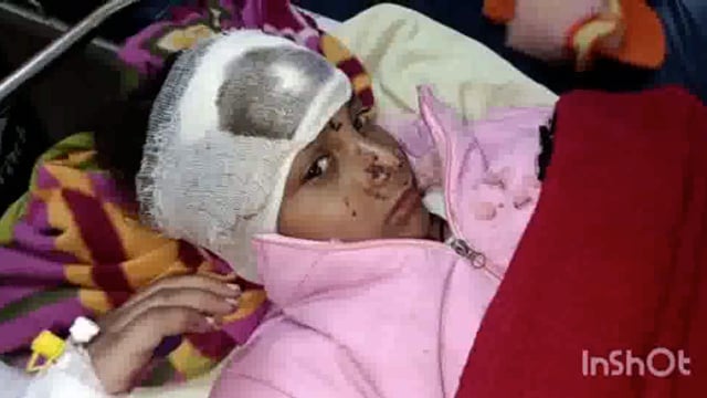 मोटरसाइकिल सवार पति पत्नी और बेटी को कार सवार ने मारी टक्कर तीनों को गंभीर घायल अवस्था में जिला अस्पताल में कराया भर्ती