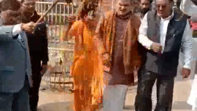 सपा नेता के रामचरितमानस पर दिये विवादित बयान से विरोध प्रदर्शन
लालगंज मे भाजपा कार्यकर्ताओं ने फूँका पुतला, लगाये नारे