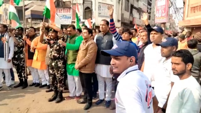 सम्मानित समाचार हिन्दी दैनिक अमर उजाला ने निकाला विशाल तिरंगा यात्रा
प्रसाशनिक अधिकारी समेत सम्मानितगढ़ हुए शामिल