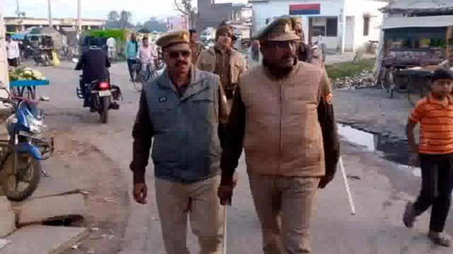 गणतंत्र दिवस को लेकर SSB व पुलिस कि संयुक्त टीम ने जिले के भारत-नेपाल सीमा पर किया पैदल गस्त ।