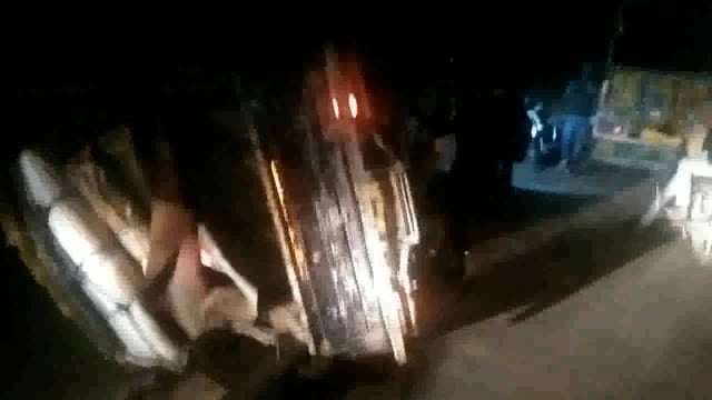 शेरगढ़ कोसी रोड पर जटवारी पुल के समीप सवारियों से भरा ऑटो पलटा,सवारियां गम्भीर रूप से घायल राहगीरों ने पहुंचाया हॉस्पिटल