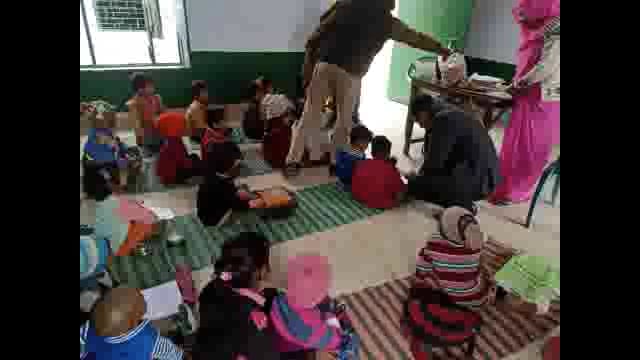 ए आर टी ओ मथुरा ने किया, आंगनबाड़ी केंद्र सरूआ जंगली का निरीक्षण