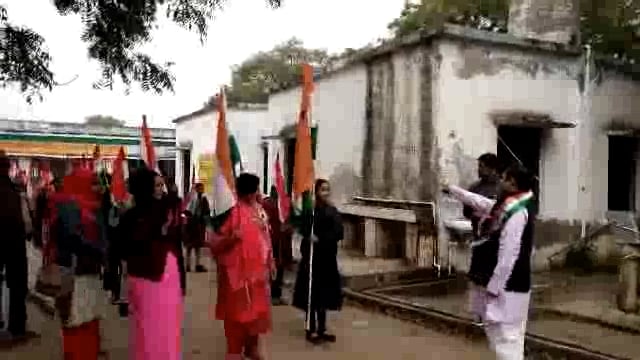 ग्रामीण क्षेत्र में धूमधाम से मना 74 वां गणतंत्र दिवस: तेहरा महावन में निकाली प्रभात फेरी 