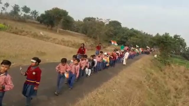 टारगेट इंटरनेशनल स्कूल में गणतंत्र दिवस पर सजाई गई झांकी, रैली निकालकर बच्चो ने देश की एकता बनाये रखने का दिया संदेश