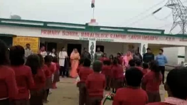 प्राथमिक विद्यालय नरई में तिरंगा फहराते ही बच्चों की तालियों से गूंजा विद्यालय परिसर
बच्चों ने गाये देशभक्ति गीत