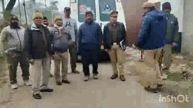 फरह कस्बे में तेंदुआ सीसीटीवी फुटेज में दिखने को लेकर वन विभाग व s.o.s. टीम ने किया निरीक्षण